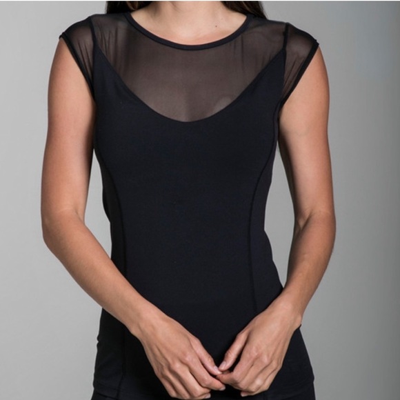KIRAGRACE CRESCENT MESH YOGA CAP SLEEVE TOP SZ MEDIUM - Picture 2 of 5